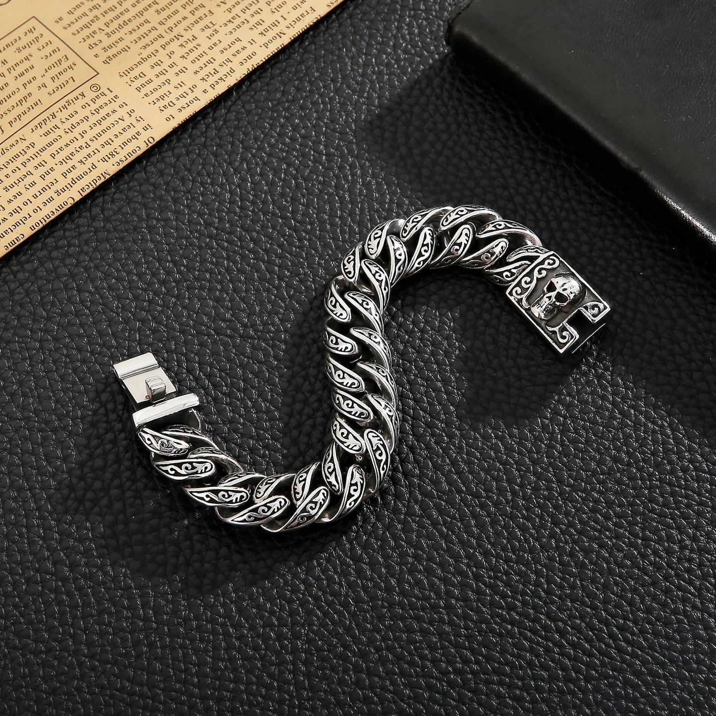 KALEN Wholesale Domineering Men Bracelet Totem Pattern Skull Stainless Steel Bracelet Jewelry